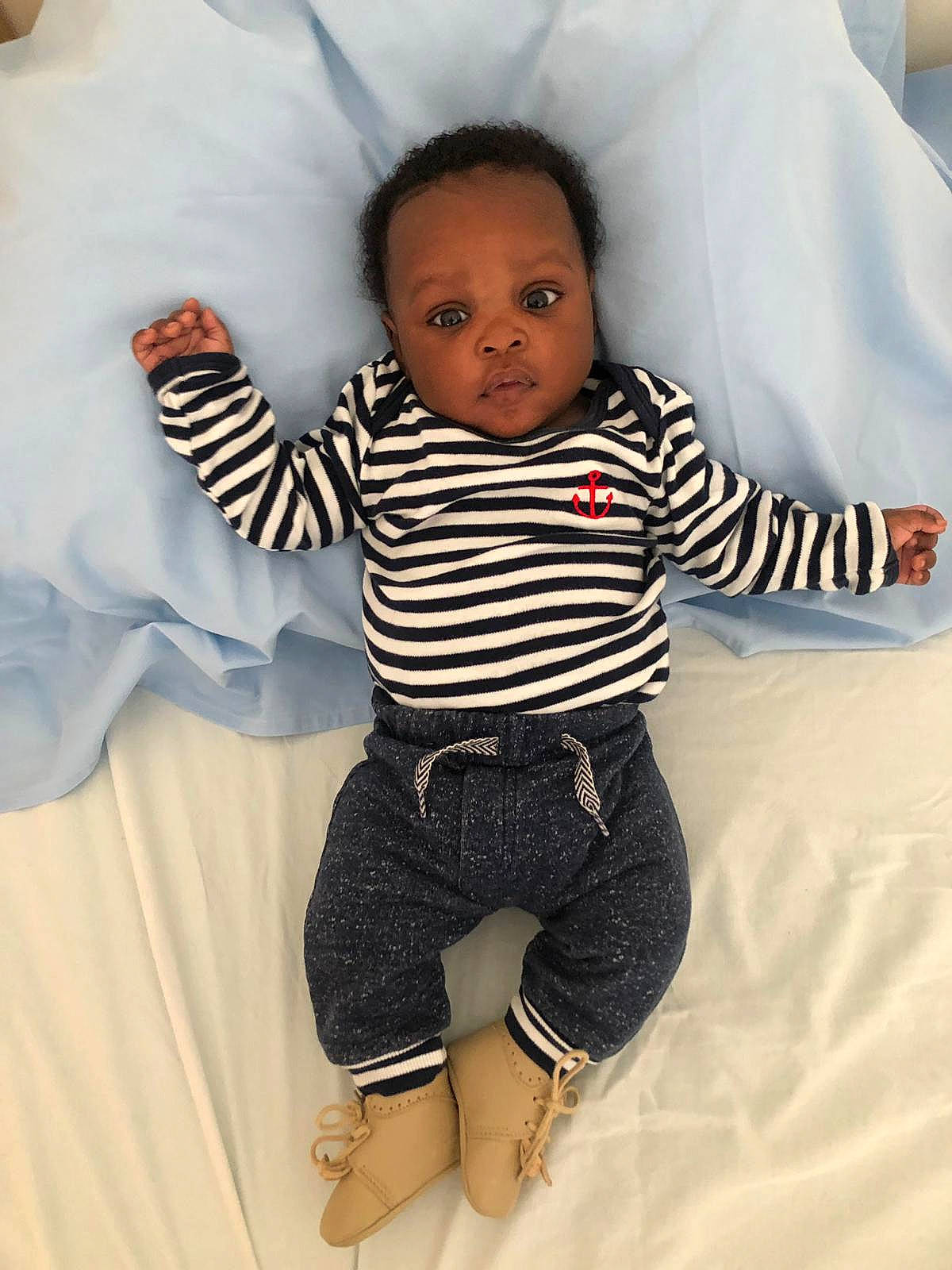 Junior participe au concours pour gagner de l'argent avec cette photo : baby, baby_products, baby_toddler_clothing, child, cool, head, leg, person, product, skin, sleeve, smile, toddler, trunk, white