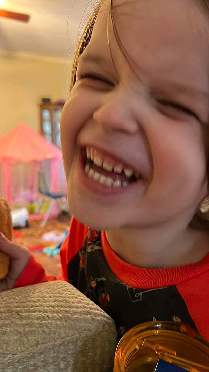 Luca is registered to the contest to win money with this photo: cheek, chin, cool, ear, eyebrow, eyelash, finger, forehead, fun, happy, iris, jaw, joy, lip, mouth, neck, nose, person, skin, smile