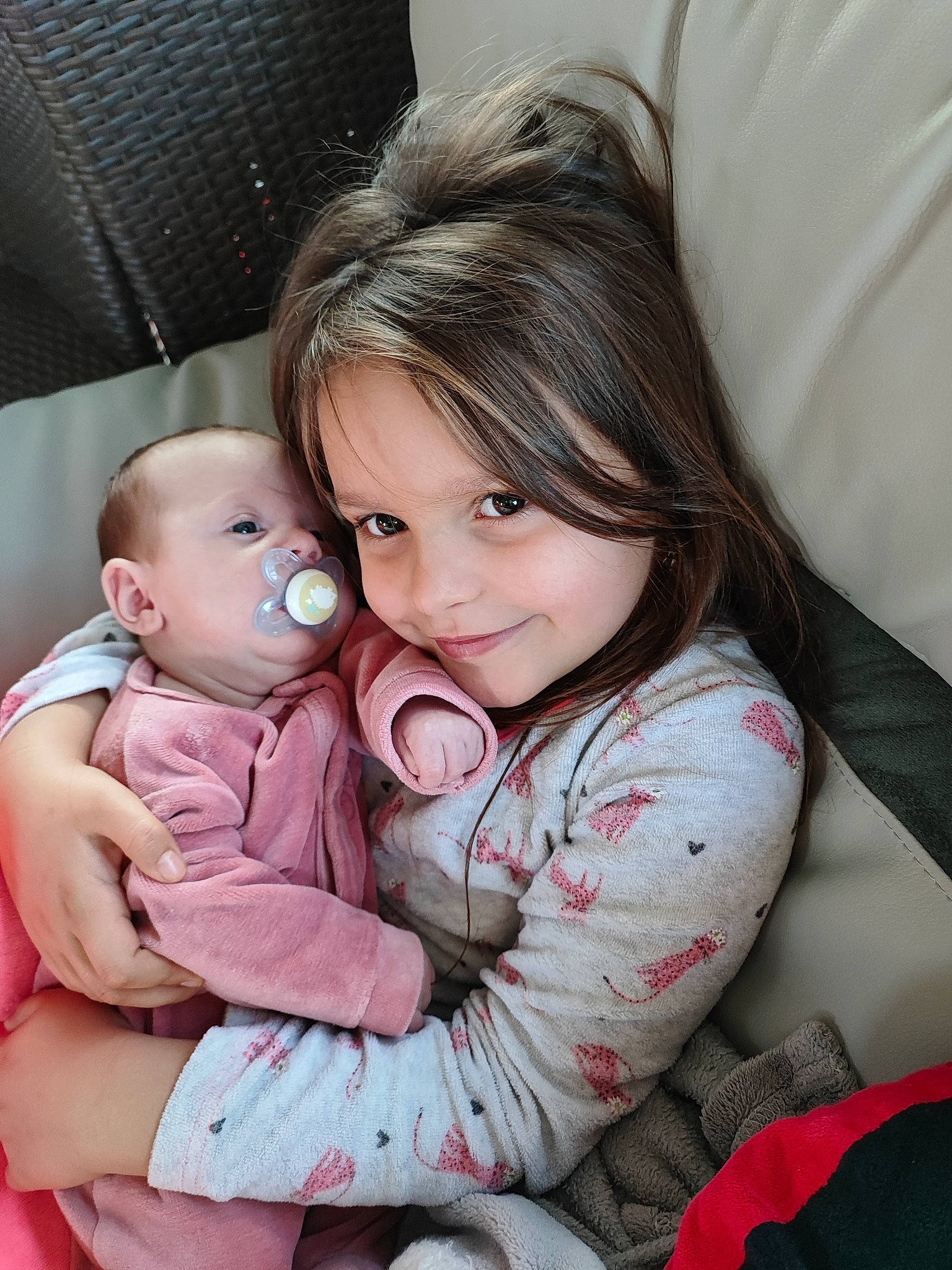 Wendy participe au concours pour gagner de l'argent avec cette photo : baby, baby_toddler_clothing, blond, cheek, child, comfort, eye, face, facial_expression, fun, gesture, happy, human_body, iris, joy, mouth, nose, person, skin, sleeve