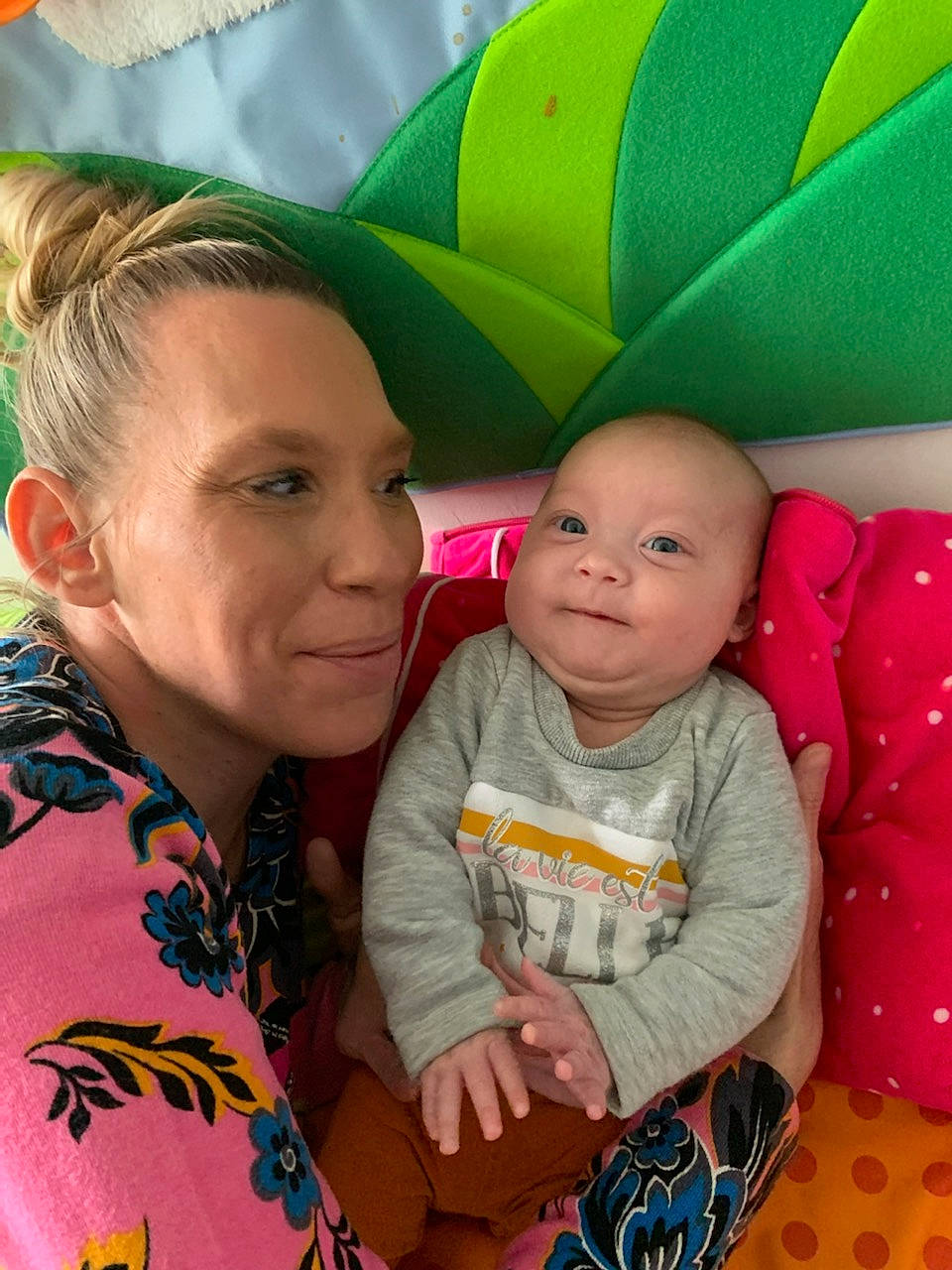 Ewa participe au concours pour gagner de l'argent avec cette photo : baby_toddler_clothing, cheek, comfort, eye, facial_expression, fun, green, happy, head, human, iris, joy, mouth, nose, organ, people, person, pink, skin, smile