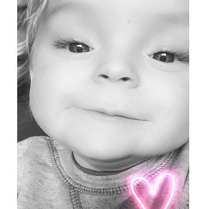 Kévin a rejoint le concours — aidez-le/la à gagner de superbes lots ! black_and_white, cheek, ear, eye, eyebrow, eyelash, face, hair, happy, head, iris, jaw, lip, mouth, no_expression, nose, person, sleeve, smile, style