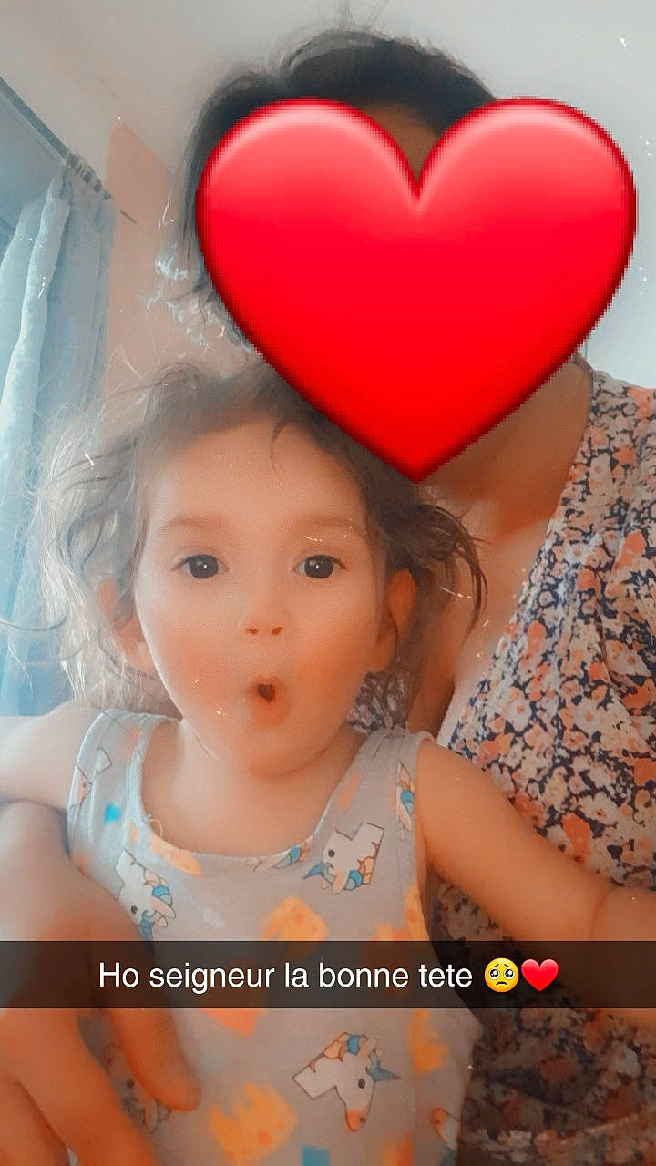 Fleur participe au concours pour gagner de l'argent avec cette photo : beauty, child, event, eyelash, facial_expression, fashion_accessory, flash_photography, fun, gesture, hair, happy, love, magenta, organ, pattern, peach, person, photo_caption, pink, snapshot