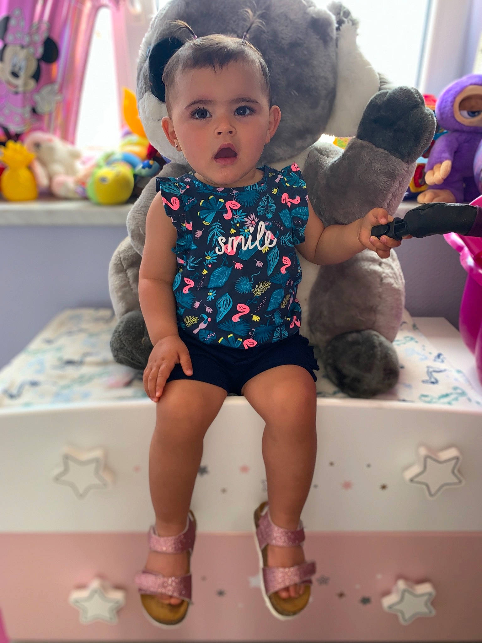 Elvira participe au concours pour gagner de l'argent avec cette photo : baby_toddler_clothing, child, eye, fashion, fun, happy, head, iris, leg, people, person, photograph, pink, product, purple, skin, surprise, textile, thigh, toddler