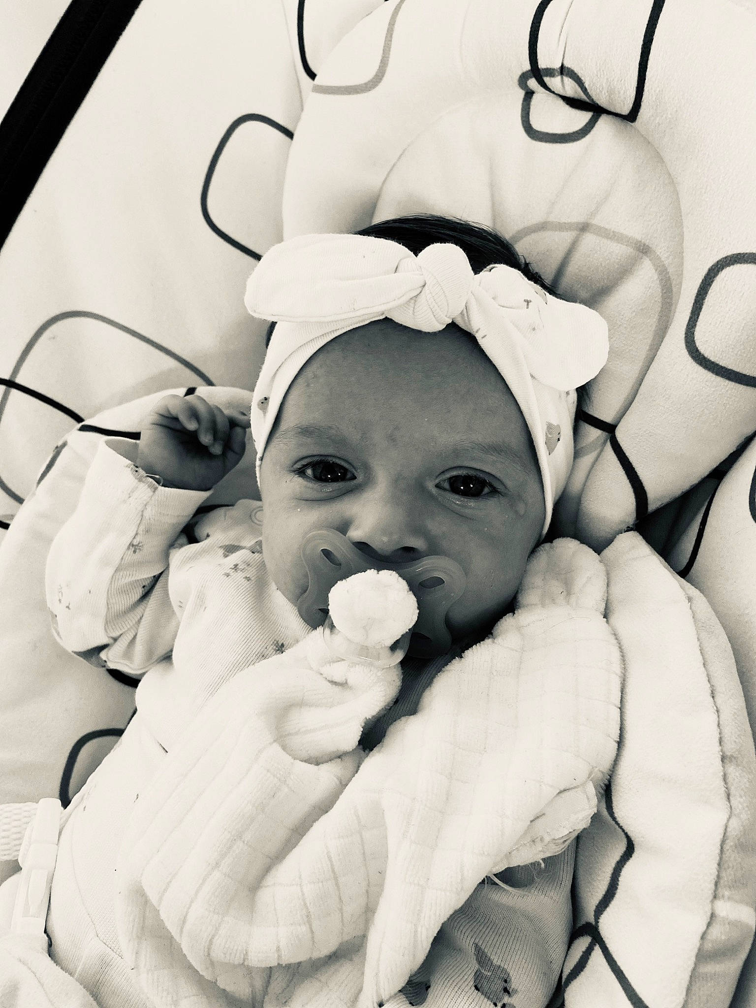 Lyanna participe au concours pour gagner de l'argent avec cette photo : art, baby, baby_products, baby_sleeping, baby_toddler_clothing, black_and_white, cheek, comfort, gesture, happy, linens, monochrome, monochrome_photography, mouth, person, photograph, smile, stock_photography, style, toddler