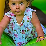 Jade participe au concours pour gagner de l'argent avec cette photo : toddler, child, baby, girl, crawling, inflatable, green, dress, floral, pigtails, face, wristband, outdoor, play, cute, curious, expression, person, bright_eyes, closeup