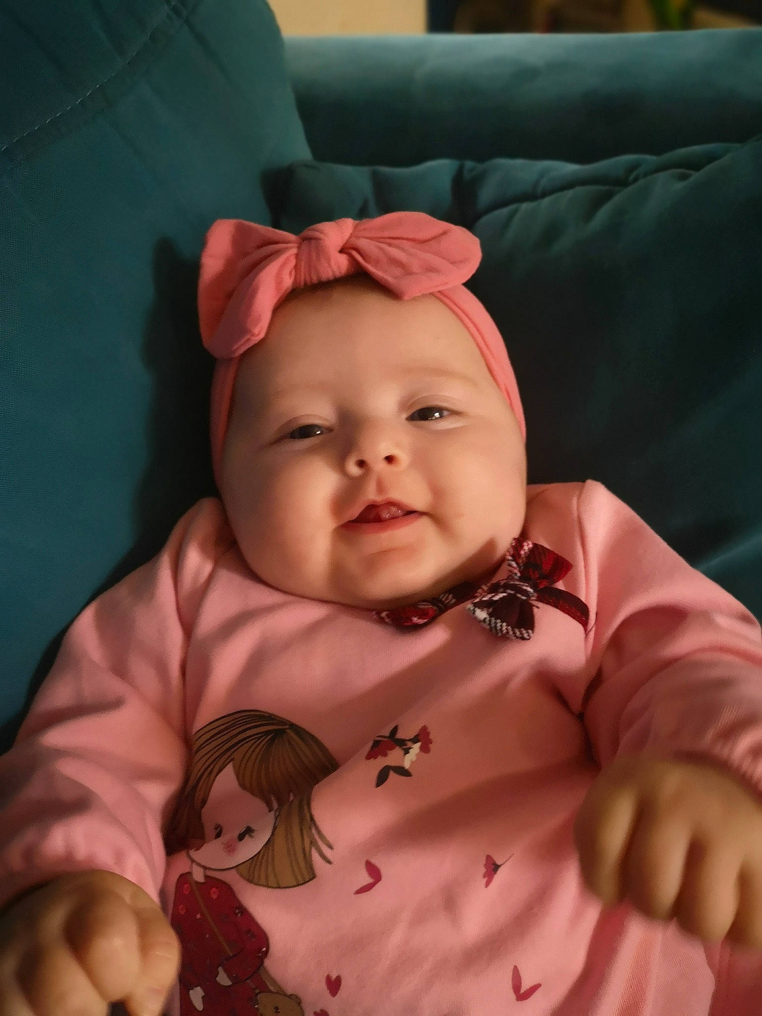 Lèïna a rejoint le concours — aidez-le/la à gagner de superbes lots ! baby, baby_sleeping, baby_toddler_clothing, cheek, chin, comfort, face, finger, headgear, headwear, iris, lip, mouth, nose, outerwear, person, pink, skin, sleeve, smile