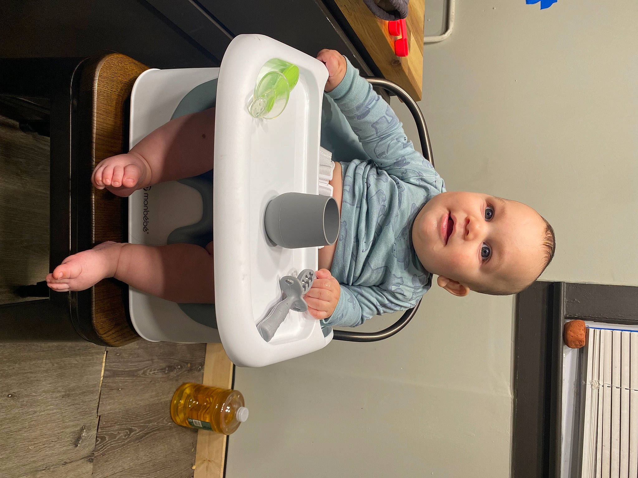 Desmond is registered to the contest to win money with this photo: audio_equipment, baby, baby_products, ceiling, chair, child, comfort, elbow, home_appliance, human_leg, machine, major_appliance, person, room, shelf, smile, t_shirt, toddler, toy, vehicle_door