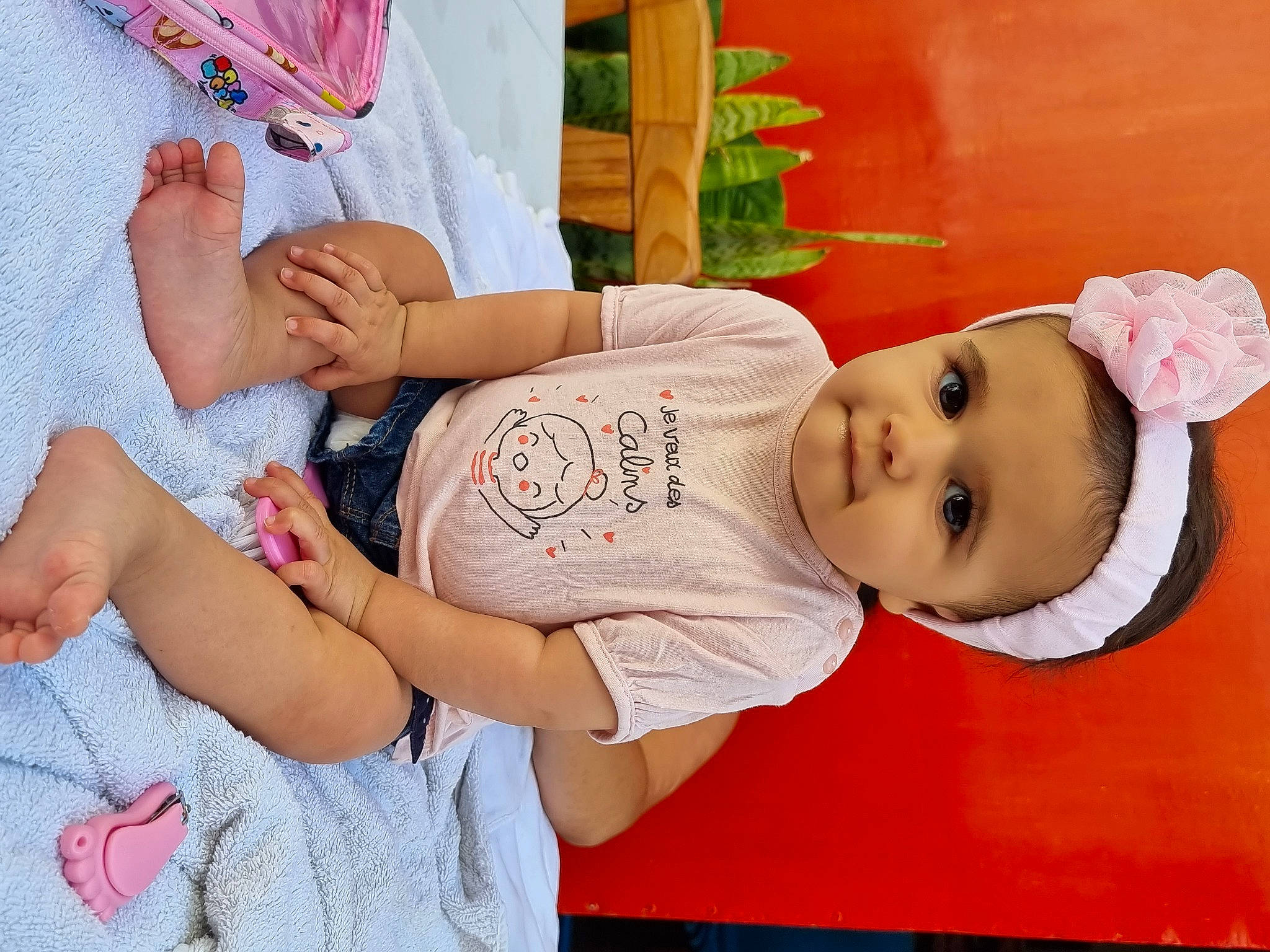 Anastasia participe au concours pour gagner de l'argent avec cette photo : baby, baby_toddler_clothing, beauty, cheek, child, happy, hat, houseplant, human_body, human_leg, mouth, person, pink, plant, pollinator, shorts, skin, smile, textile, thigh