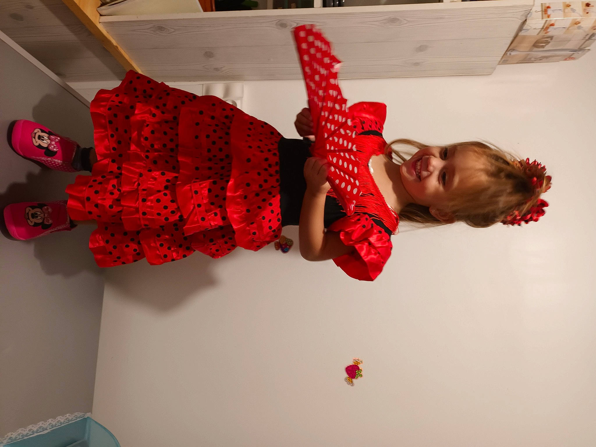 Chloé participe au concours pour gagner de l'argent avec cette photo : art, baby, carmine, child, fashion_accessory, fashion_design, fun, human_leg, joint, joy, magenta, pattern, person, red, room, sleeve, sock, textile, toddler, visual_arts