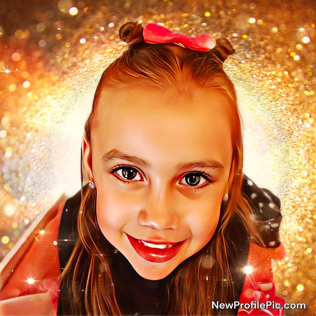 Chloé a rejoint le concours — aidez-le/la à gagner de superbes lots ! art, beauty, black_hair, close_up, cool, ear, eyebrow, eyelash, eyewear, flash_photography, fun, happy, iris, joy, lip, long_hair, organ, people_in_nature, person, photograph