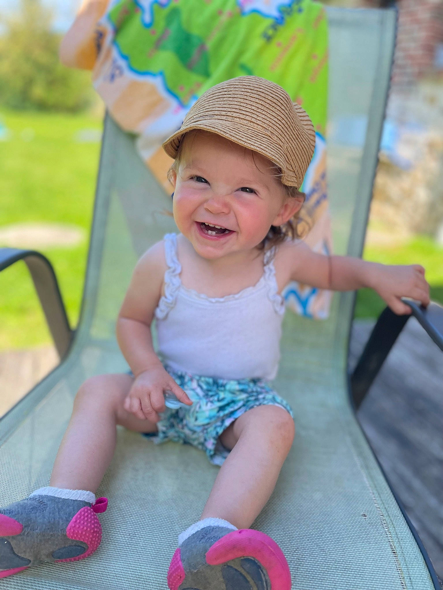 Iris participe au concours pour gagner de l'argent avec cette photo : azure, baby_toddler_clothing, blue, cap, child, finger, fun, grass, green, happy, hat, headwear, joy, leisure, people, person, photograph, pink, product, purple