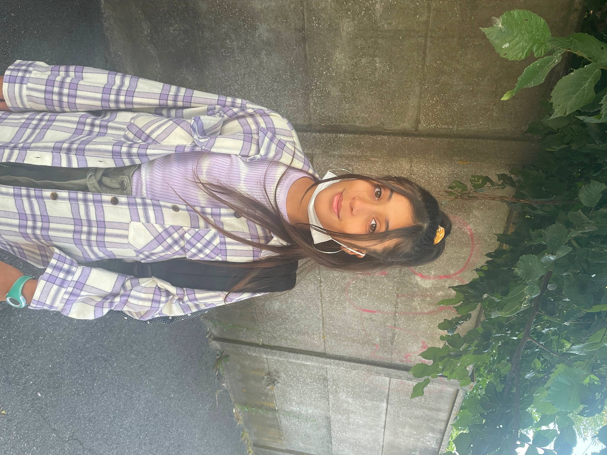 Anissa participe au concours pour gagner de l'argent avec cette photo : design, eyewear, fun, glasses, grass, happy, joy, leisure, night, pattern, person, plaid, plant, sitting, smile, tartan, textile, tints_and_shades, tree, visual_arts