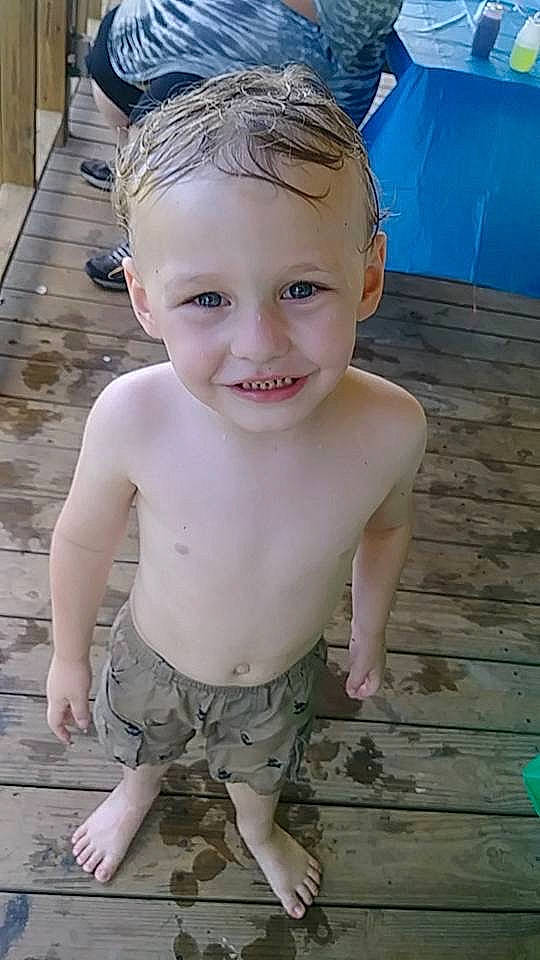 John is registered to the contest to win money with this photo: baby, blond, cheek, chest, child, child_model, eye, face, facial_expression, fun, hair, hairstyle, happy, head, joy, leg, male, person, skin, smile