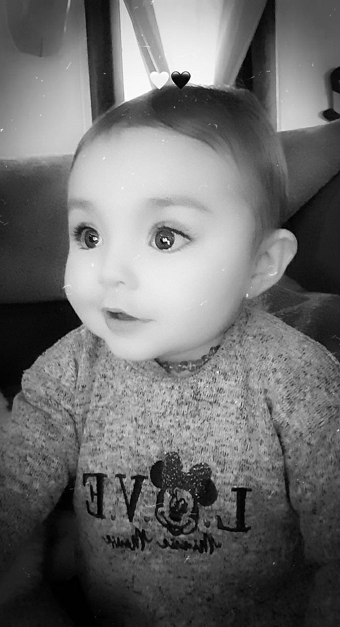 Alyia participe au concours pour gagner de l'argent avec cette photo : baby, baby_toddler_clothing, black_and_white, black_hair, cheek, child, cool, eyebrow, eyelash, forehead, iris, lip, long_sleeved_t_shirt, monochrome, monochrome_photography, person, skin, sleeve, style, toddler