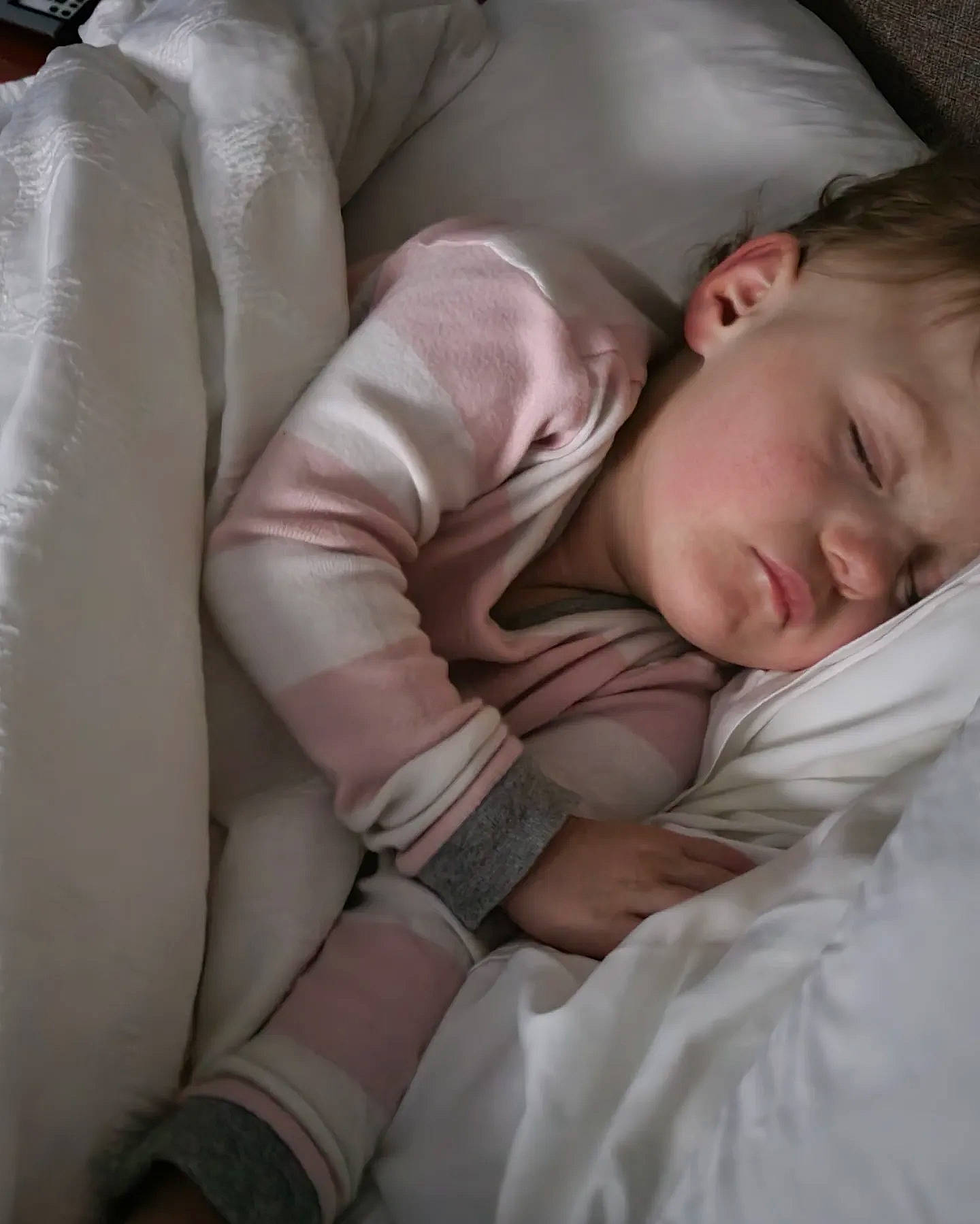 Aliza is registered to the contest to win money with this photo: baby, baby_sleeping, bedtime, cheek, child, comfort, elbow, eye, eyebrow, face, gesture, head, linens, mammal, mouth, nose, person, skin, sleeve, textile