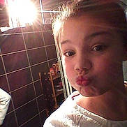Adriana participe au concours pour gagner de l'argent avec cette photo :