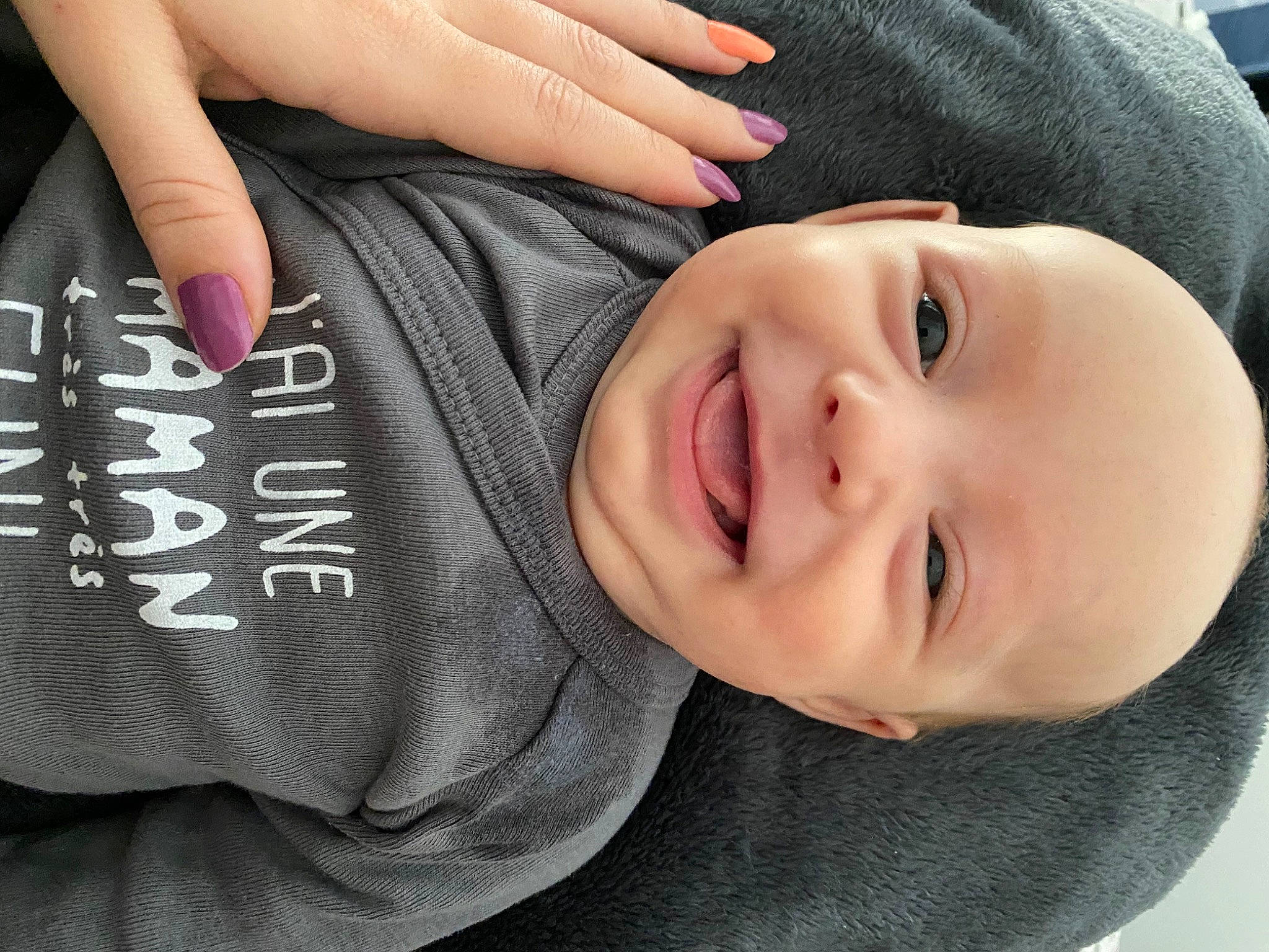 Lino a rejoint le concours — aidez-le/la à gagner de superbes lots ! arm, cheek, chin, eye, eyebrow, eyelash, facial_expression, gesture, hand, happy, joy, lip, mouth, muscle, neck, nose, organ, person, plant, skin