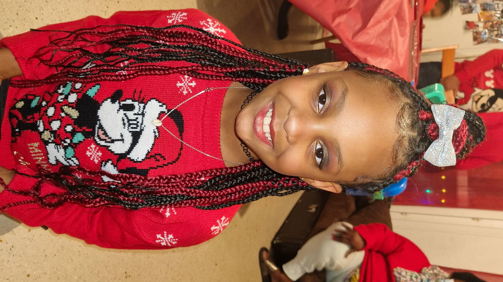 Shannon participe au concours pour gagner de l'argent avec cette photo : beauty, carmine, child, event, fashion_accessory, flesh, fun, happy, joy, laugh, mouth, neck, pattern, person, red, room, skin, sleeve, smile, t_shirt