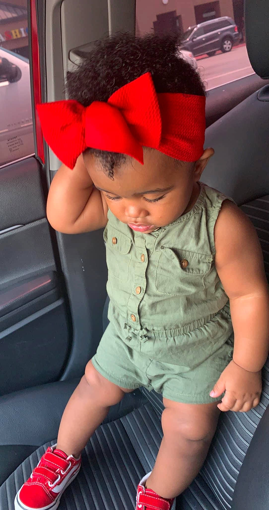 Harlem is registered to the contest to win money with this photo: baby, baby_toddler_clothing, blond, cap, car_seat, child, cool, face, fun, happy, headgear, human_body, human_leg, lap, leg, mouth, outerwear, person, thigh, toddler