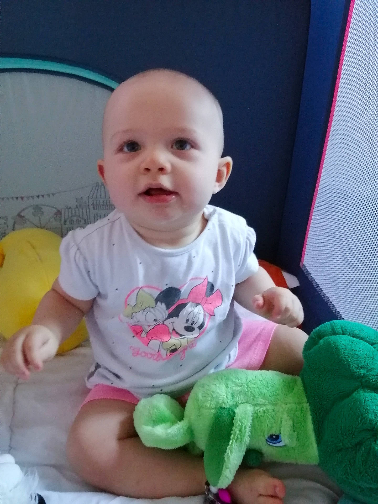 Ayline a rejoint le concours — aidez-le/la à gagner de superbes lots ! baby, baby_products, baby_toddler_clothing, cheek, child, eye, face, head, mouth, person, pink, play, product, sitting, skin, smile, toddler, tummy_time