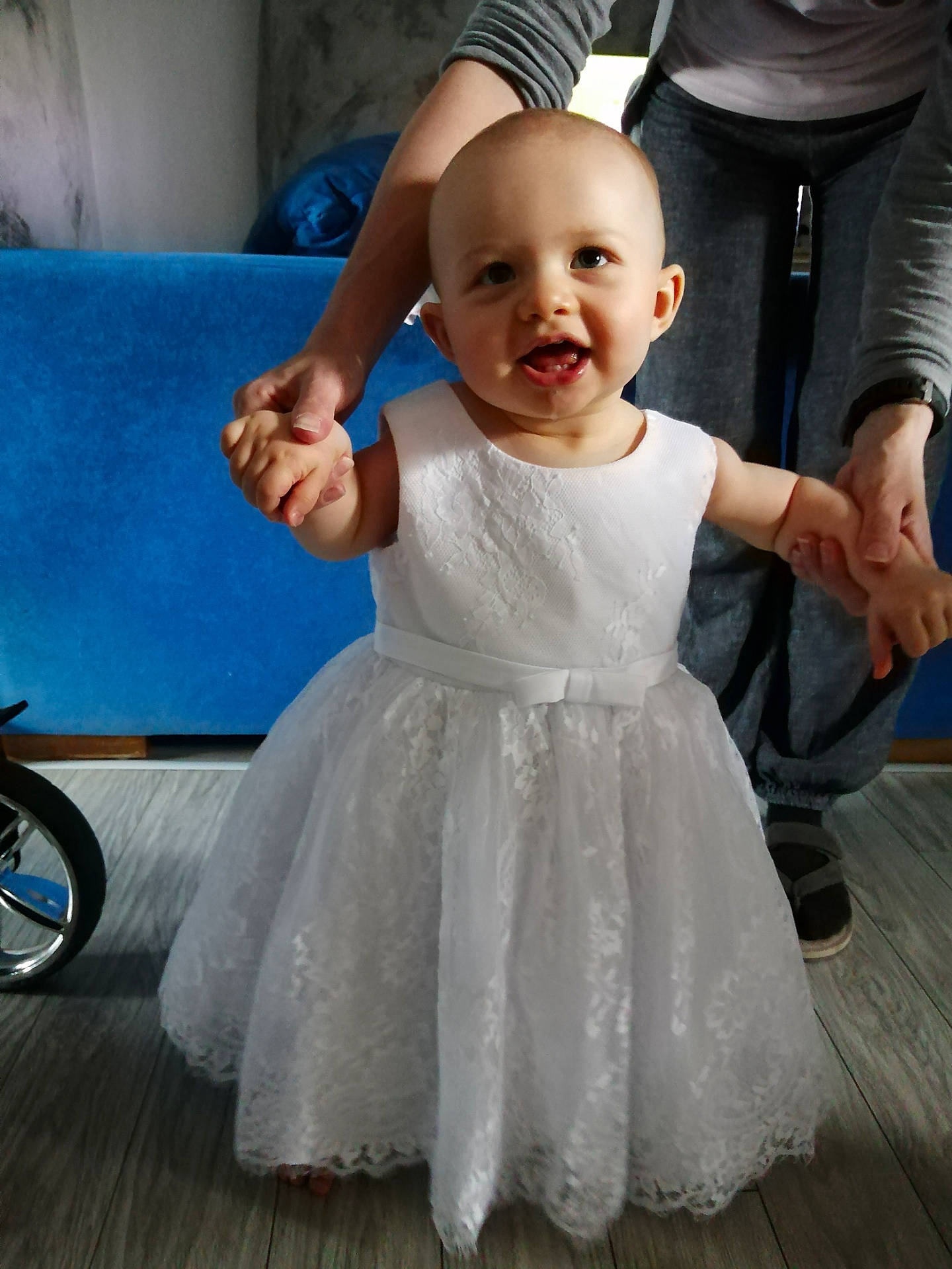 Ayline a rejoint le concours — aidez-le/la à gagner de superbes lots ! baby, ballet_tutu, bridal_party_dress, child, clothing, costume, dress, gown, person, smile, toddler, white