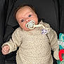 Elio a rejoint le concours — aidez-le/la à gagner de superbes lots ! baby, pacifier, knit_sweater, blue_eyes, stroller, toy, infant, cute, child, comfort, clothing, face, hand, indoor, portrait, young_child, bundle, warm, expression, bunny_clip