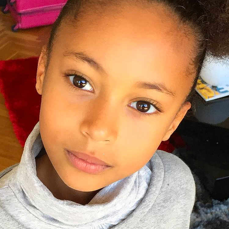 Yéléena
