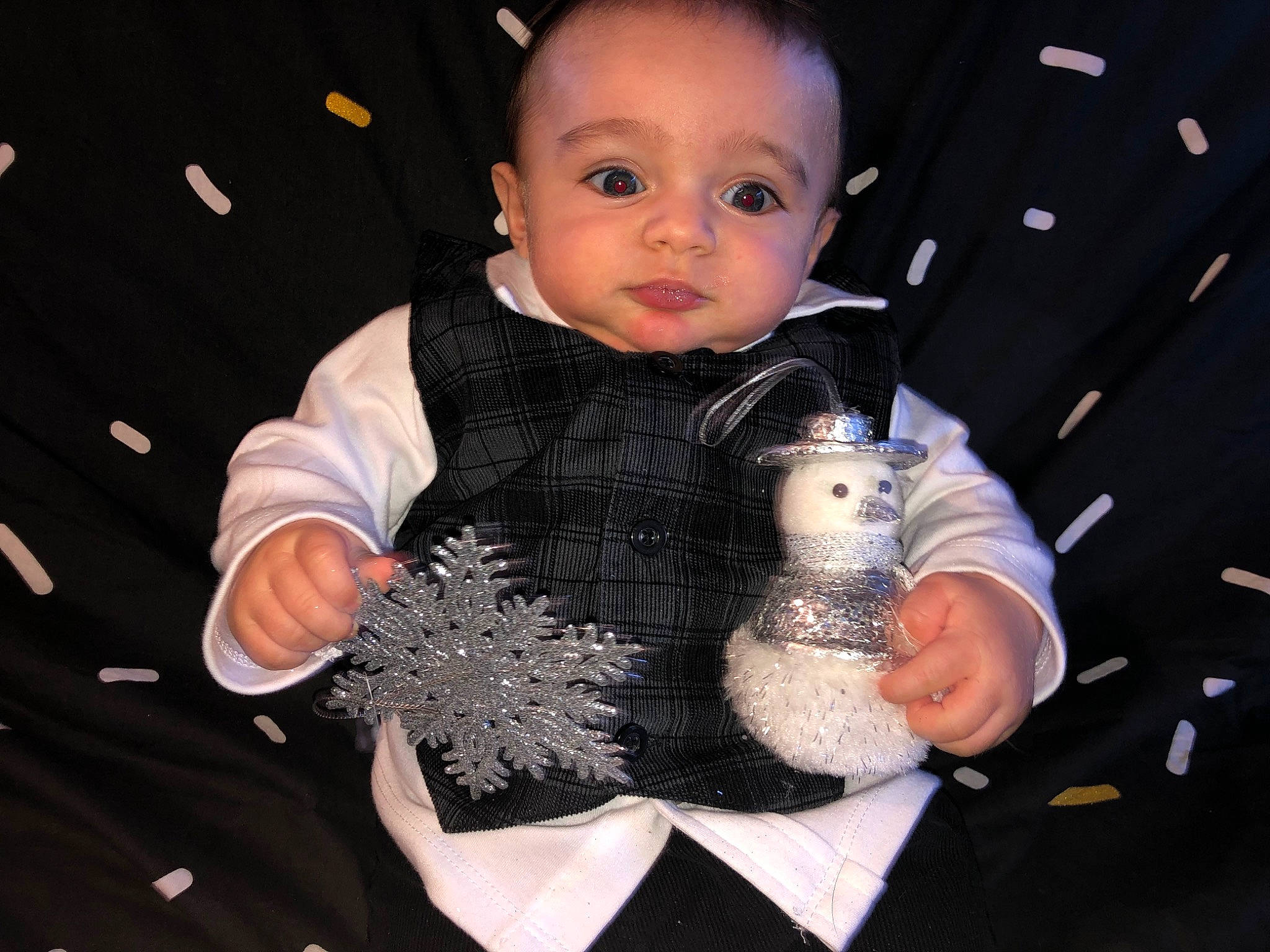 Lucas participe au concours pour gagner de l'argent avec cette photo : baby, baby_products, baby_toddler_clothing, cheek, child, comfort, finger, formal_wear, fun, fur, gesture, happy, nail, pattern, person, sitting, sleeve, stuffed_toy, thumb, toddler