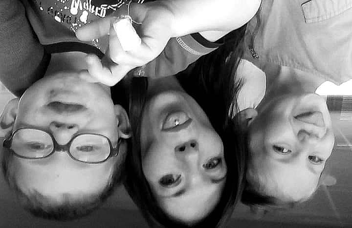 Mathéo participe au concours pour gagner de l'argent avec cette photo : black_and_white, child, face, facial_expression, friendship, fun, gesture, happy, head, joy, laugh, monochrome, monochrome_photography, mouth, people, person, photograph, photography, selfie, smile