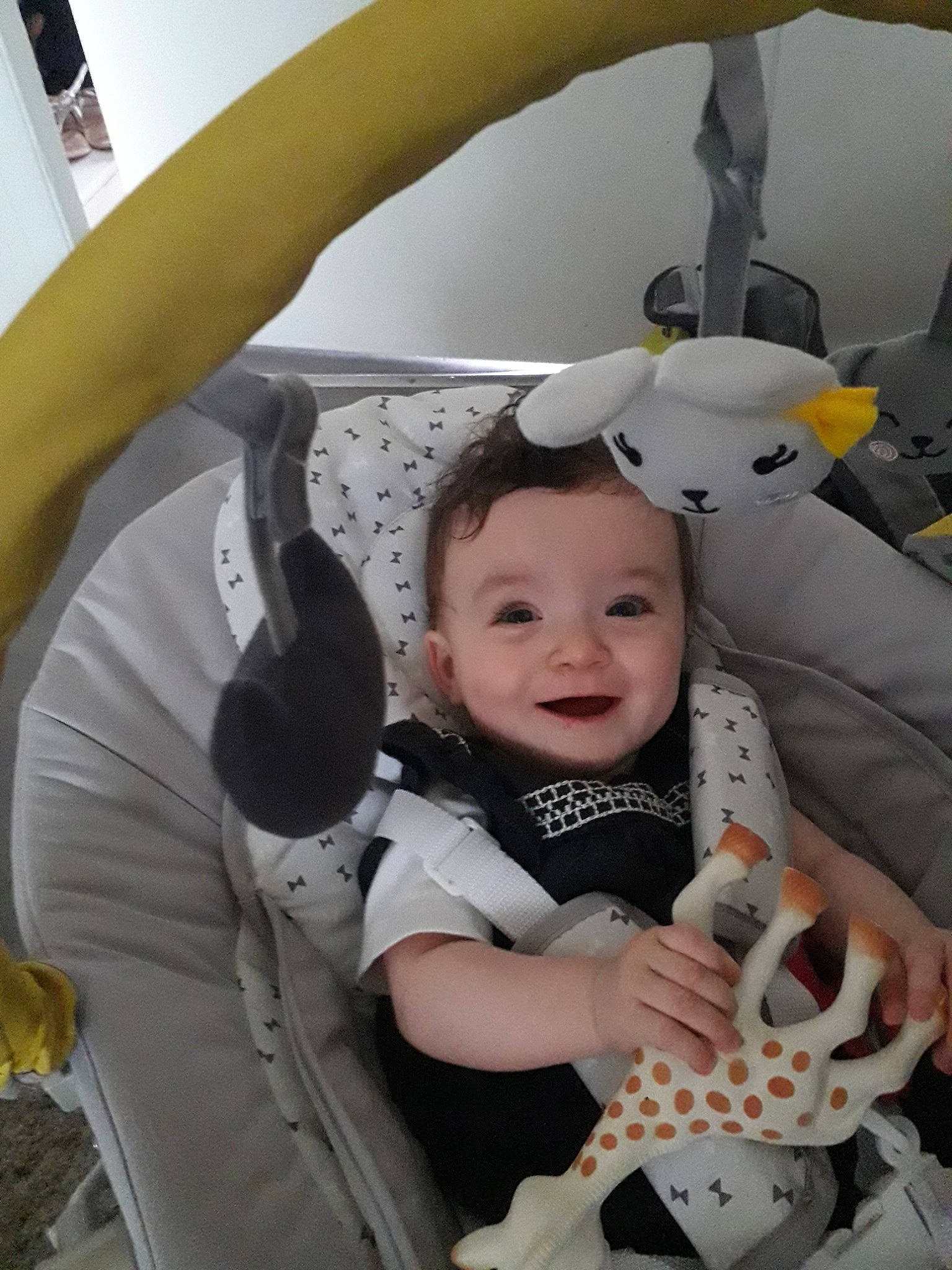 Kamilia participe au concours pour gagner de l'argent avec cette photo : baby, baby_carriage, baby_in_car_seat, baby_products, car_seat, child, joy, person, product, toddler