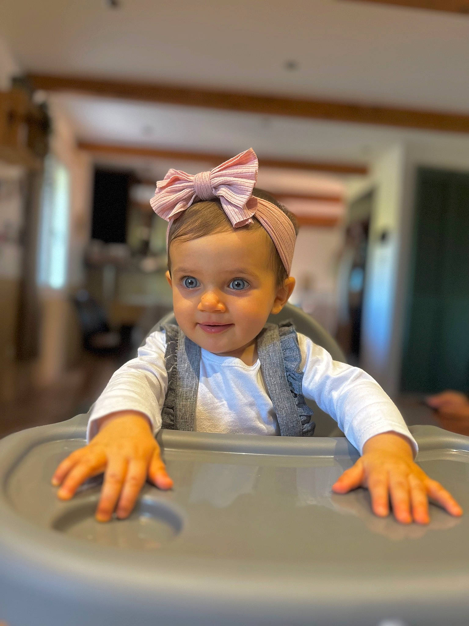 Camille participe au concours pour gagner de l'argent avec cette photo : baby, baby_toddler_clothing, child, flooring, fun, happy, headwear, joy, person, portrait_photography, room, sitting, sleeve, smile, toddler, wood