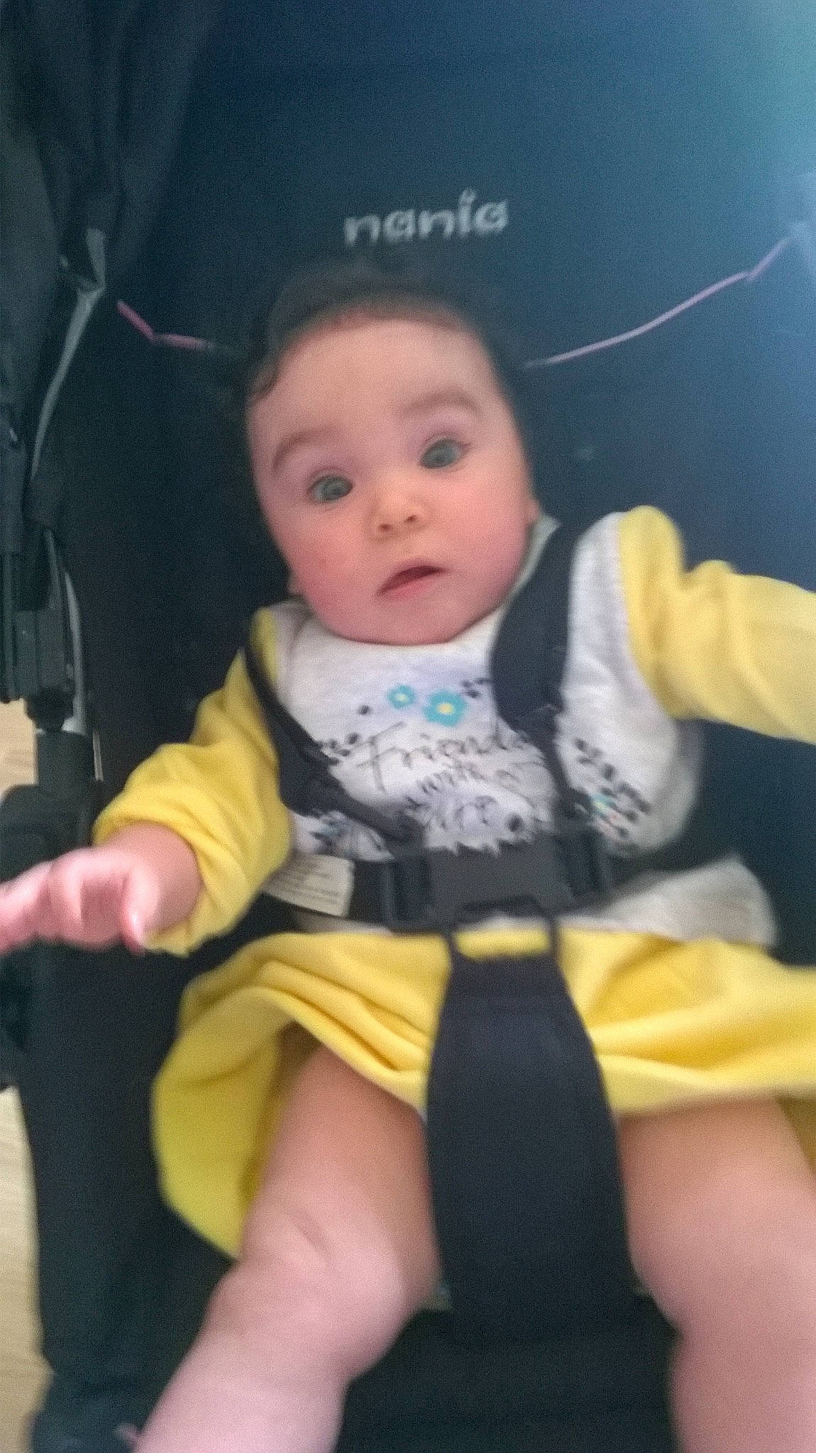 Inaya participe au concours pour gagner de l'argent avec cette photo : baby, baby_carriage, baby_in_car_seat, baby_products, cheek, child, person, play, product, skin, smile, surprise, swing, toddler, yellow