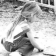 Charlie participe au concours pour gagner de l'argent avec cette photo : black_and_white, child, male, monochrome, monochrome_photography, photograph, photography, play, sitting, stock_photography, style, toddler