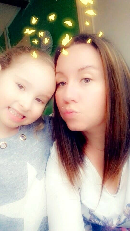 Lahna a rejoint le concours — aidez-le/la à gagner de superbes lots ! brown_hair, cheek, child, chin, eye, eyebrow, face, forehead, fun, hair, hairstyle, happy, head, joy, lip, long_hair, nose, person, photography, selfie