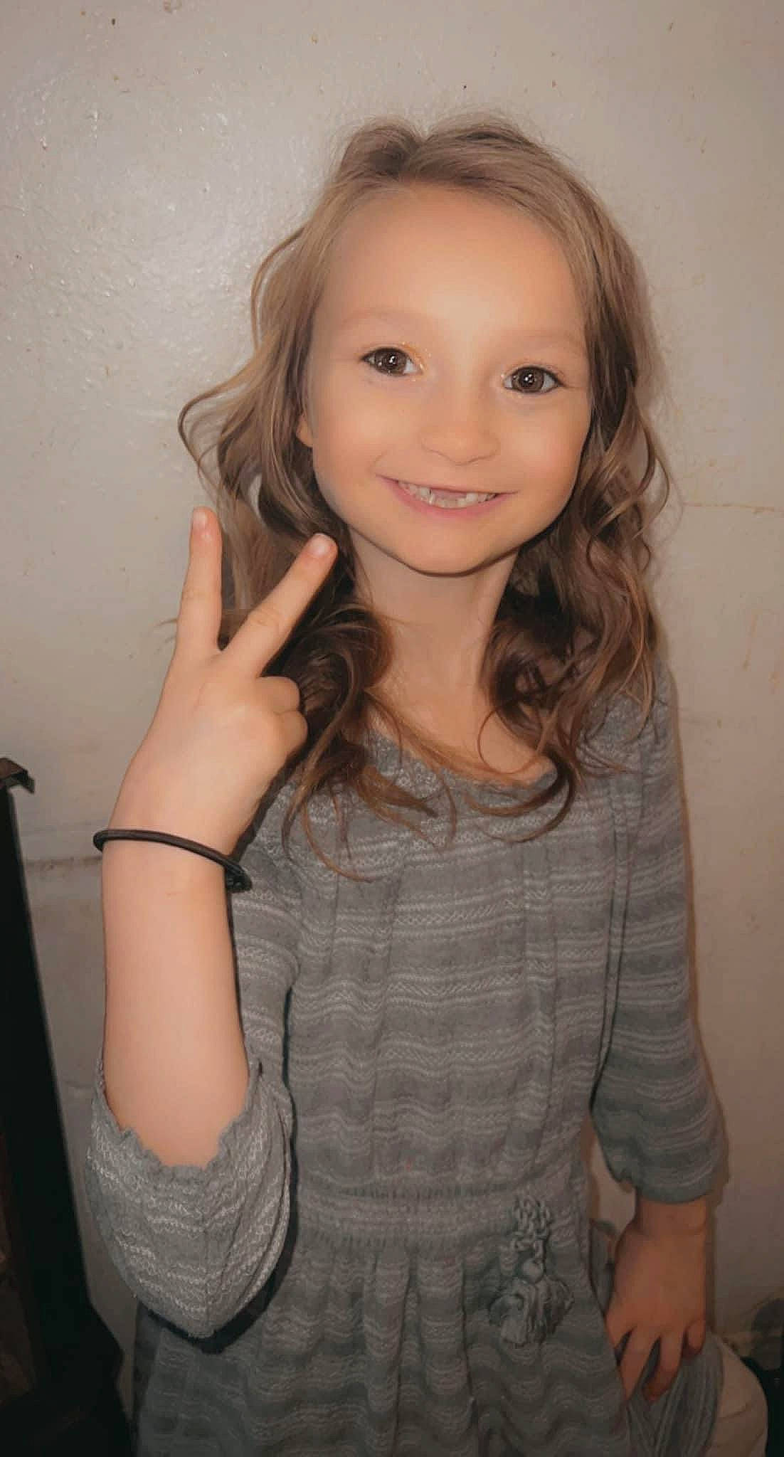 Carol-anna joined the competition — help win amazing prizes! cheek, elbow, eye, eyebrow, eyelash, finger, flash_photography, gesture, hair, happy, human_body, iris, jaw, joy, layered_hair, lip, long_hair, neck, person, shoulder