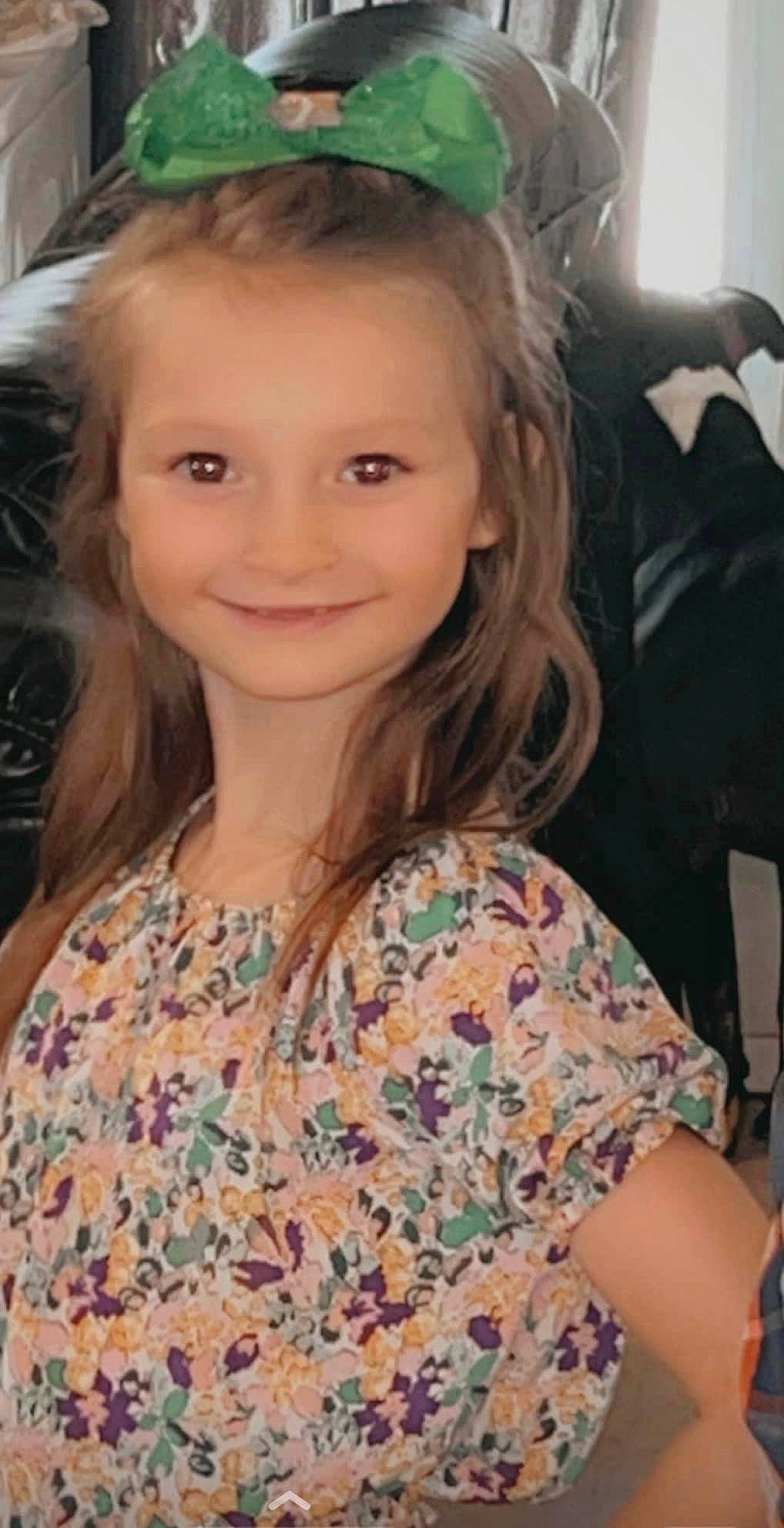 Carol-anna is registered to the contest to win money with this photo: cheek, chin, cool, eyebrow, eyelash, face, facial_expression, fashion, forehead, fun, hair, hairstyle, happy, human, iris, joy, lip, organ, person, skin