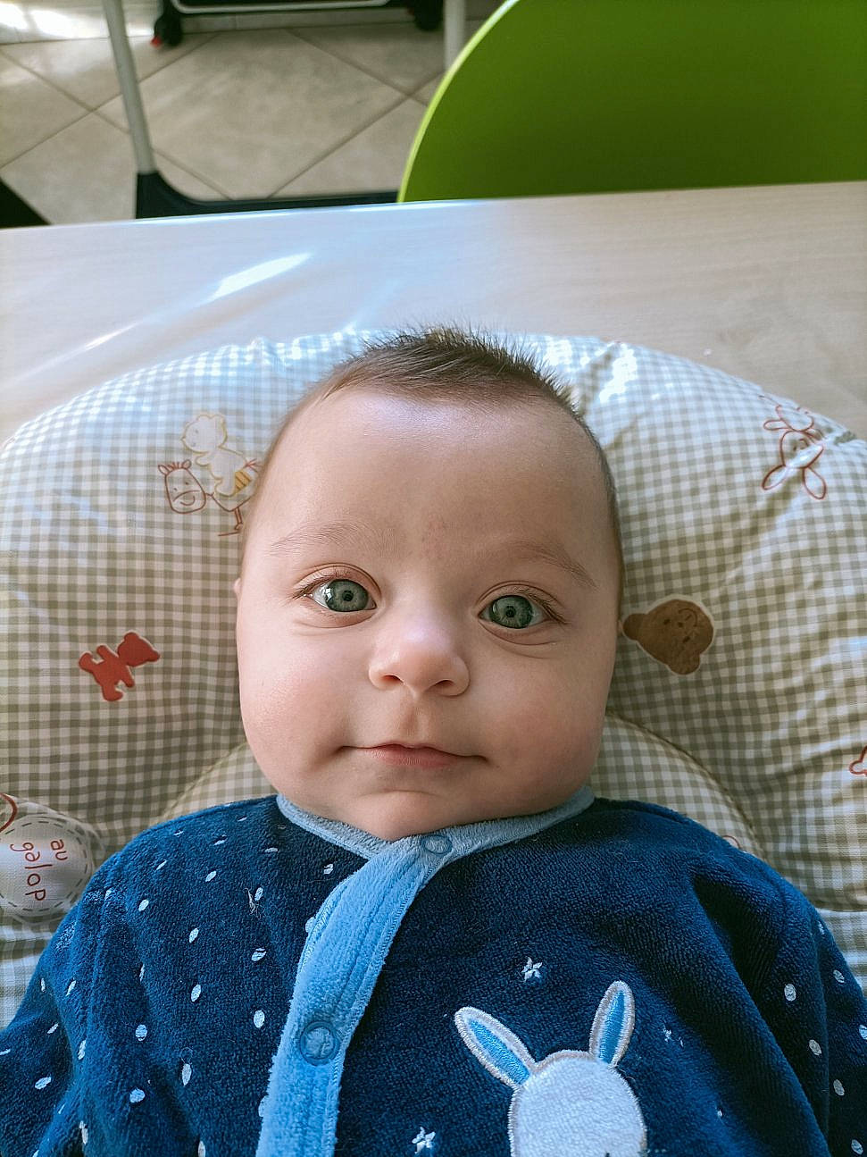 Ilhan a rejoint le concours — aidez-le/la à gagner de superbes lots ! baby, baby_products, baby_toddler_clothing, cheek, child, eye, eyebrow, eyelash, face, iris, linens, mouth, nose, pattern, person, skin, sleeve, smile, textile, toddler