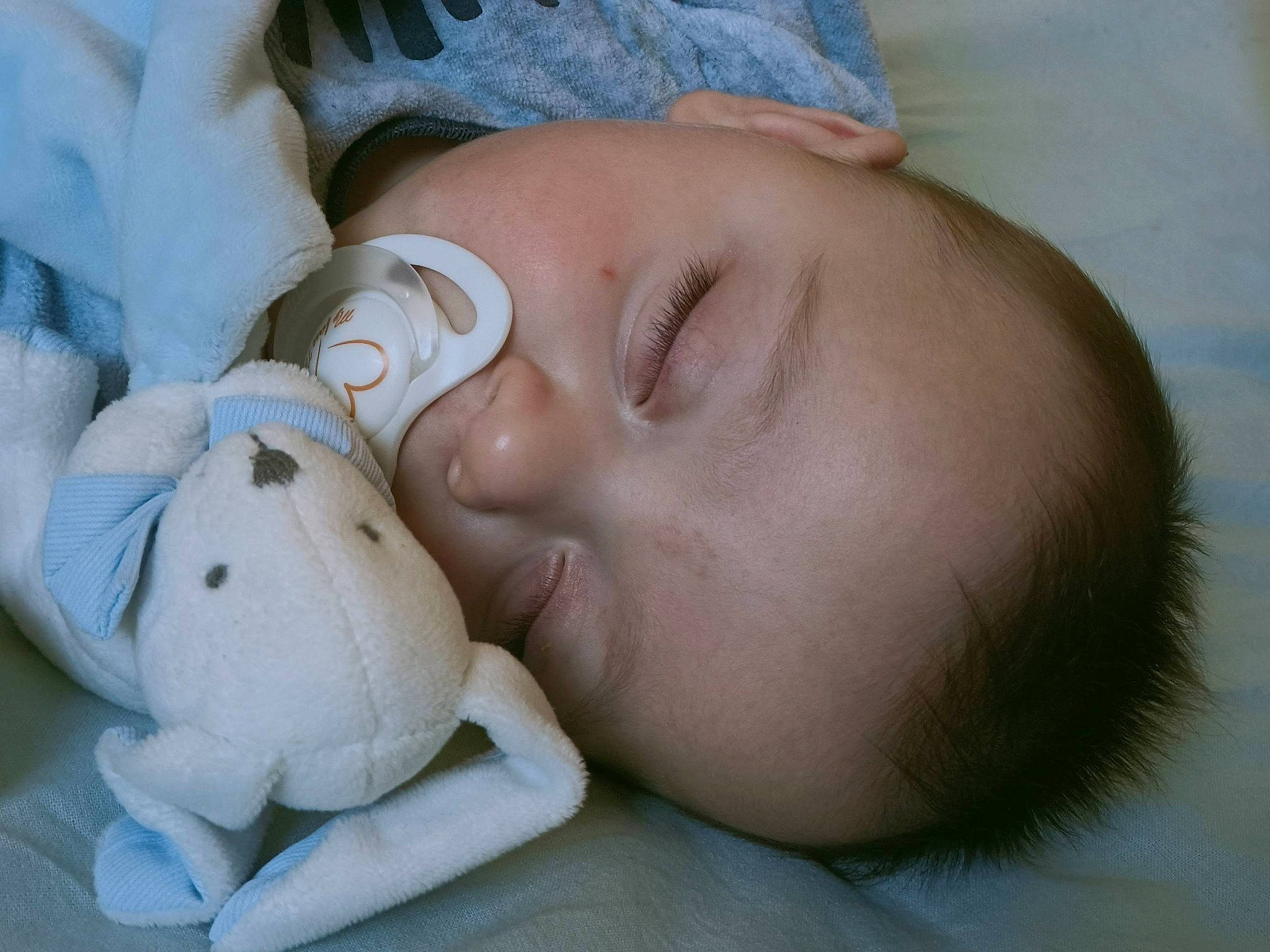 Ilhan a rejoint le concours — aidez-le/la à gagner de superbes lots ! baby, baby_sleeping, cheek, chin, comfort, ear, eye, eyebrow, eyelash, face, facial_expression, forehead, hand, head, human_body, iris, lip, mouth, nose, person