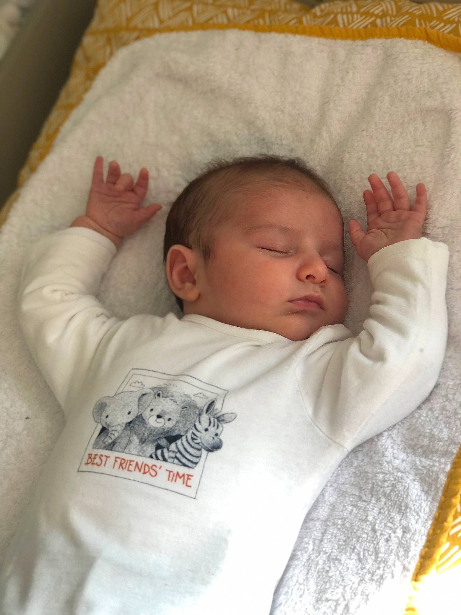 Louis a rejoint le concours — aidez-le/la à gagner de superbes lots ! baby, baby_products, baby_sleeping, baby_toddler_clothing, cheek, child, comfort, face, facial_expression, finger, head, linens, mammal, mouth, nose, person, product, skin, sleeve, textile