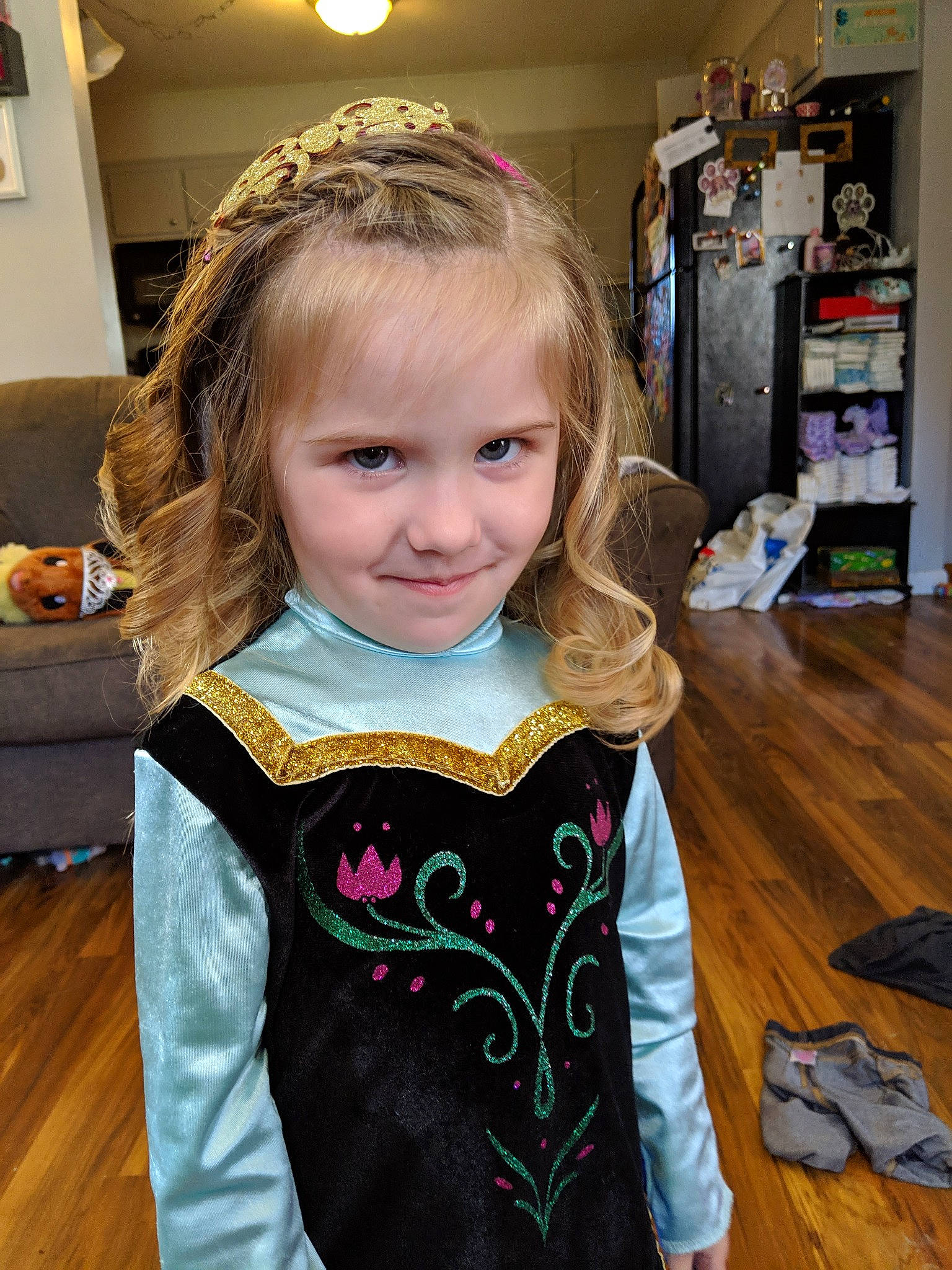 Arianna is registered to the contest to win money with this photo: blond, child, costume, dress, hairstyle, head, iris, joy, long_hair, neck, outerwear, person, sleeve, smile, toddler