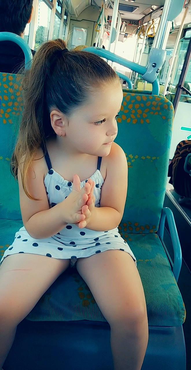 Dyana participe au concours pour gagner de l'argent avec cette photo : baby, beauty, cheek, child, ear, leg, neck, person, recreation, sitting, skin, smile, thigh, toddler, vacation