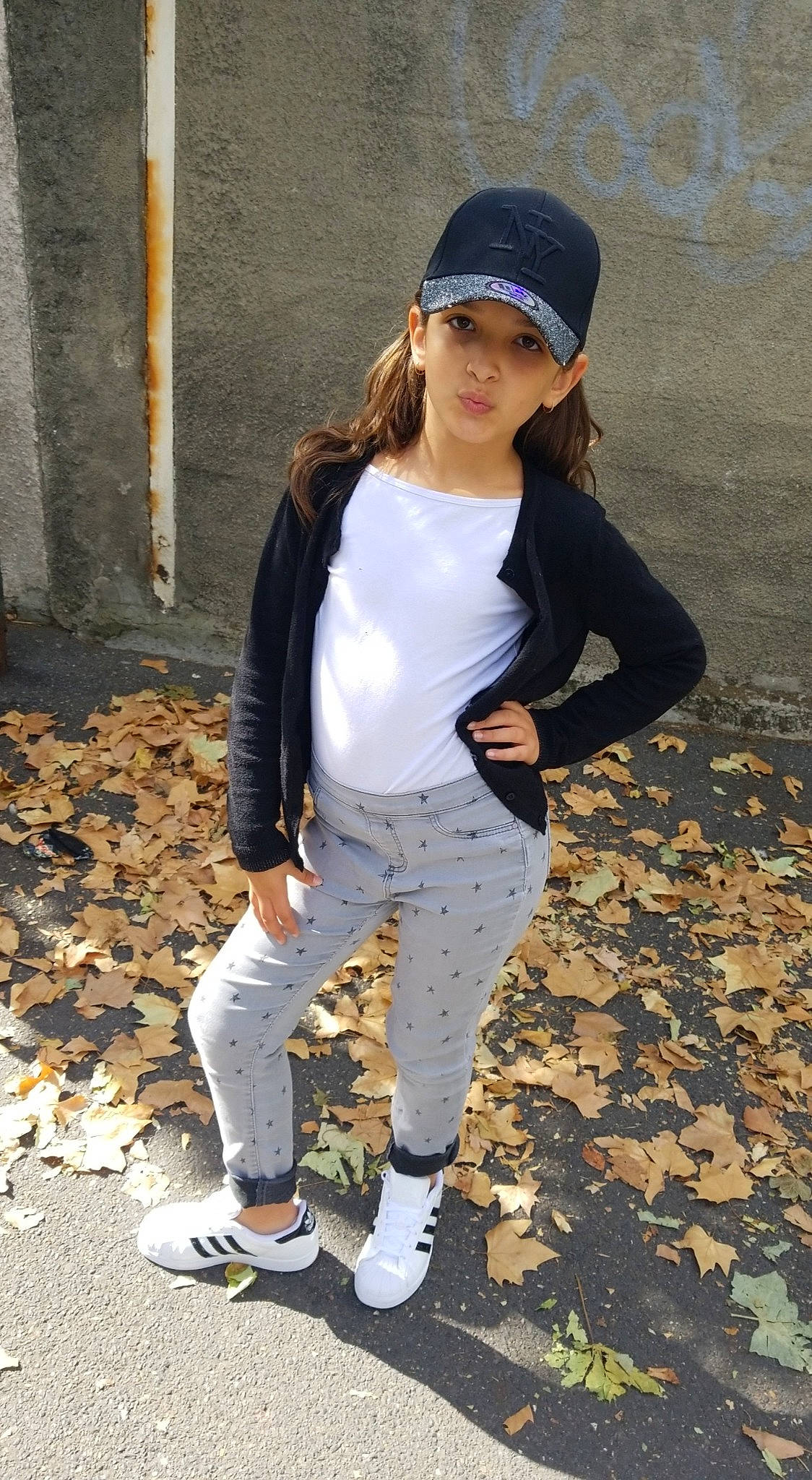 Maëlys a rejoint le concours — aidez-le/la à gagner de superbes lots ! beanie, cap, clothing, cool, denim, fashion, footwear, hat, headgear, headwear, jacket, jeans, outerwear, person, photography, shoe, sleeve, sportswear, street_fashion, style