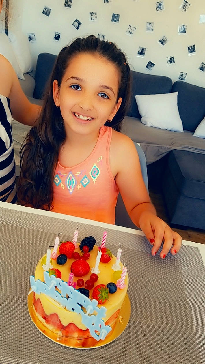 Maëlys participe au concours pour gagner de l'argent avec cette photo : baked_goods, baking, birthday, birthday_cake, buttercream, cake, cake_decorating, child, cream, cuisine, dessert, event, fondant, food, icing, joy, party, person, sugar_paste, sweetness