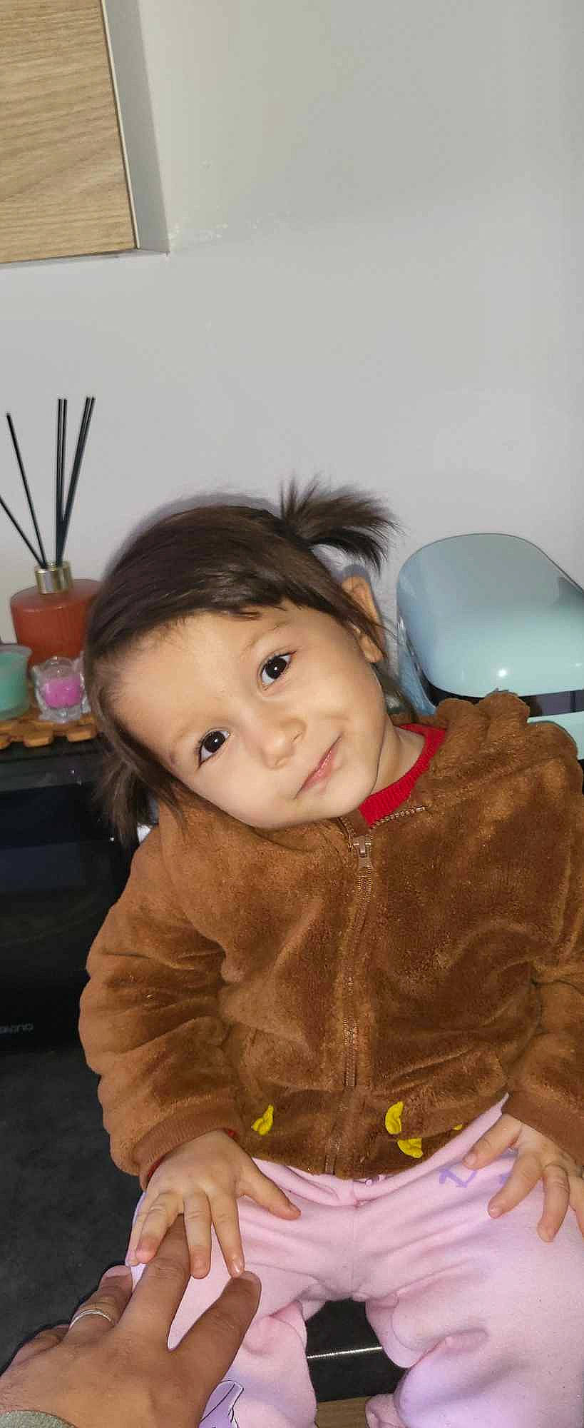 Sekaet Saciri participe au concours pour gagner de l'argent avec cette photo : baby, cheek, child, ear, eyebrow, eyelash, flowerpot, fun, hair, happy, head, houseplant, iris, joy, lip, long_hair, nose, person, skin, sleeve