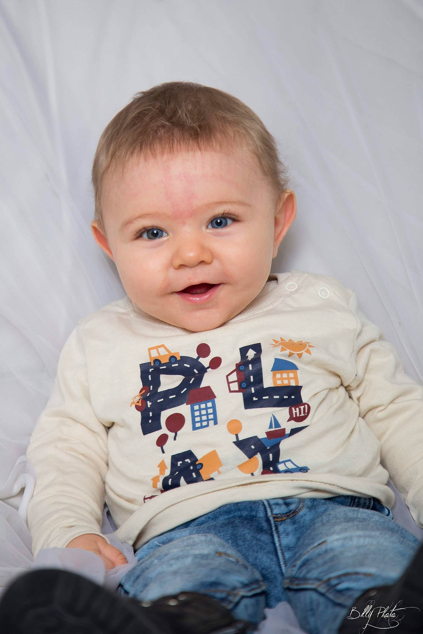 énael participe au concours pour gagner de l'argent avec cette photo : baby, cheek, child, eye, face, family, head, people, person, photograph, photography, portrait_photography, sitting, skin, sleeve, smile, toddler