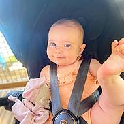 Paola a rejoint le concours — aidez-le/la à gagner de superbes lots ! accessories, baby, belt, bodypart, clothing, electronics, face, finger, hand, happy, head, jewelry, necklace, pants, person, photography, portrait, smile, strap, stroller