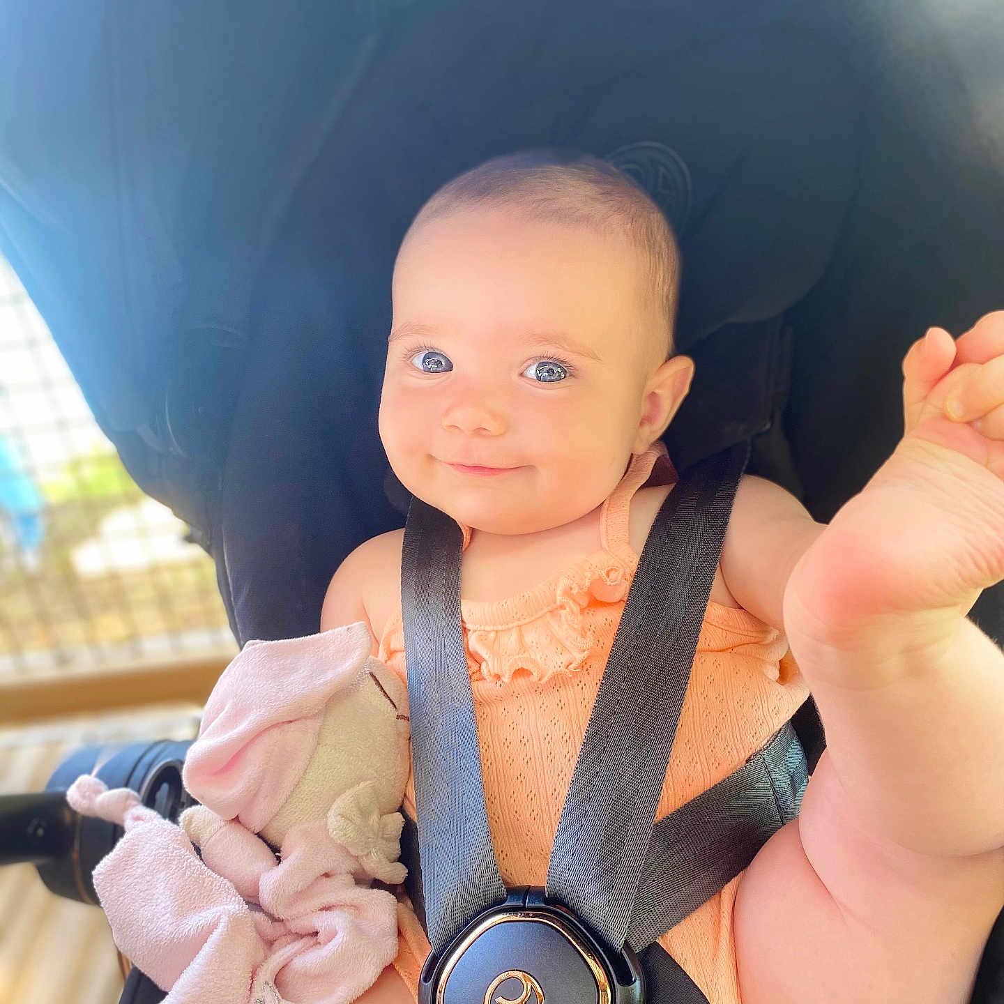 Paola a rejoint le concours — aidez-le/la à gagner de superbes lots ! accessories, baby, belt, bodypart, clothing, electronics, face, finger, hand, happy, head, jewelry, necklace, pants, person, photography, portrait, smile, strap, stroller