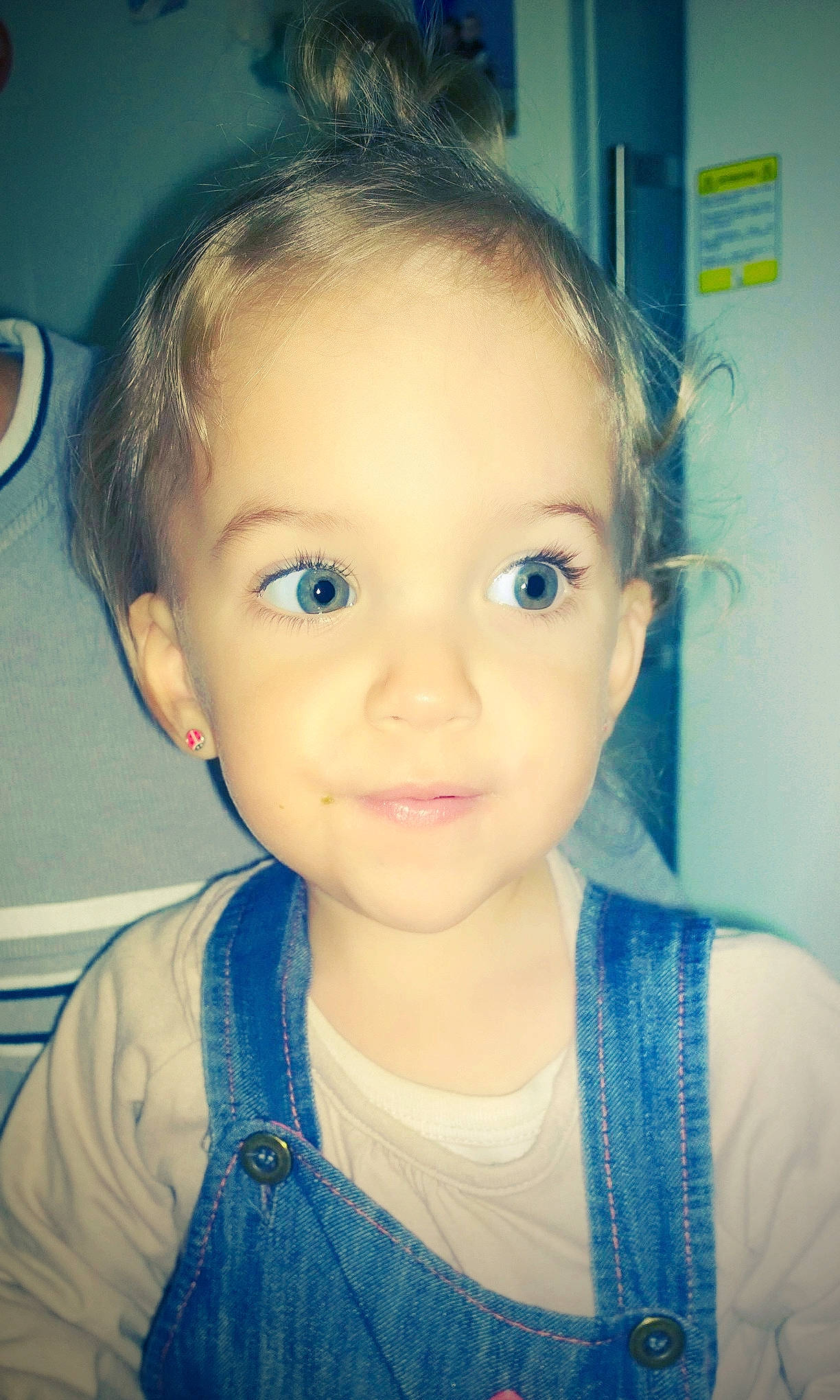 Kyra a rejoint le concours — aidez-le/la à gagner de superbes lots ! beauty, blue, cheek, child, chin, cool, eye, eyebrow, face, forehead, hair, hairstyle, head, iris, jaw, lip, nose, person, skin, smile