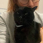 Mimi participe au concours pour gagner de l'argent avec cette photo : person, glasses, cat, black_cat, pet, indoor, portrait, hugging, cozy, casual_clothing, long_hair, animal, face, human, cute, domestic_animal, love, affection, close_up, warmth