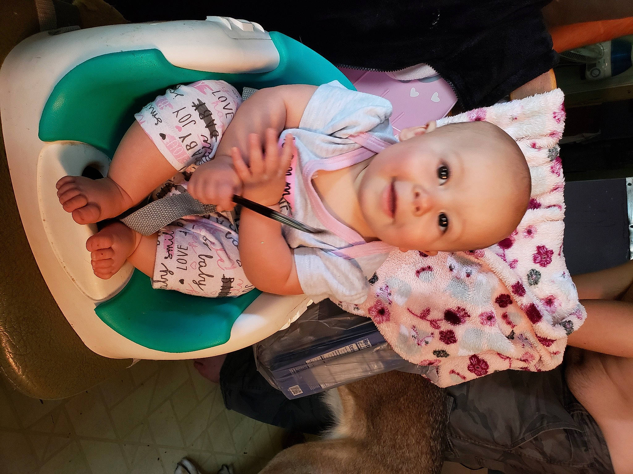 Emerald is registered to the contest to win money with this photo: baby, child, fun, happy, leg, person, skin, toddler